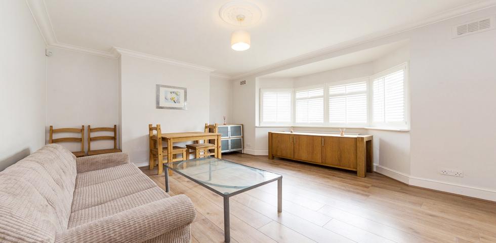 			PRIVATE GARDEN, 3 Bedroom, 1 bath, 1 reception Flat			 North End Road , GOLDERS GREEN